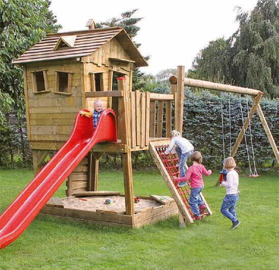 Mehrgenerationenspielplatz mit Spielgeräten aus Holz von Pieper Holz