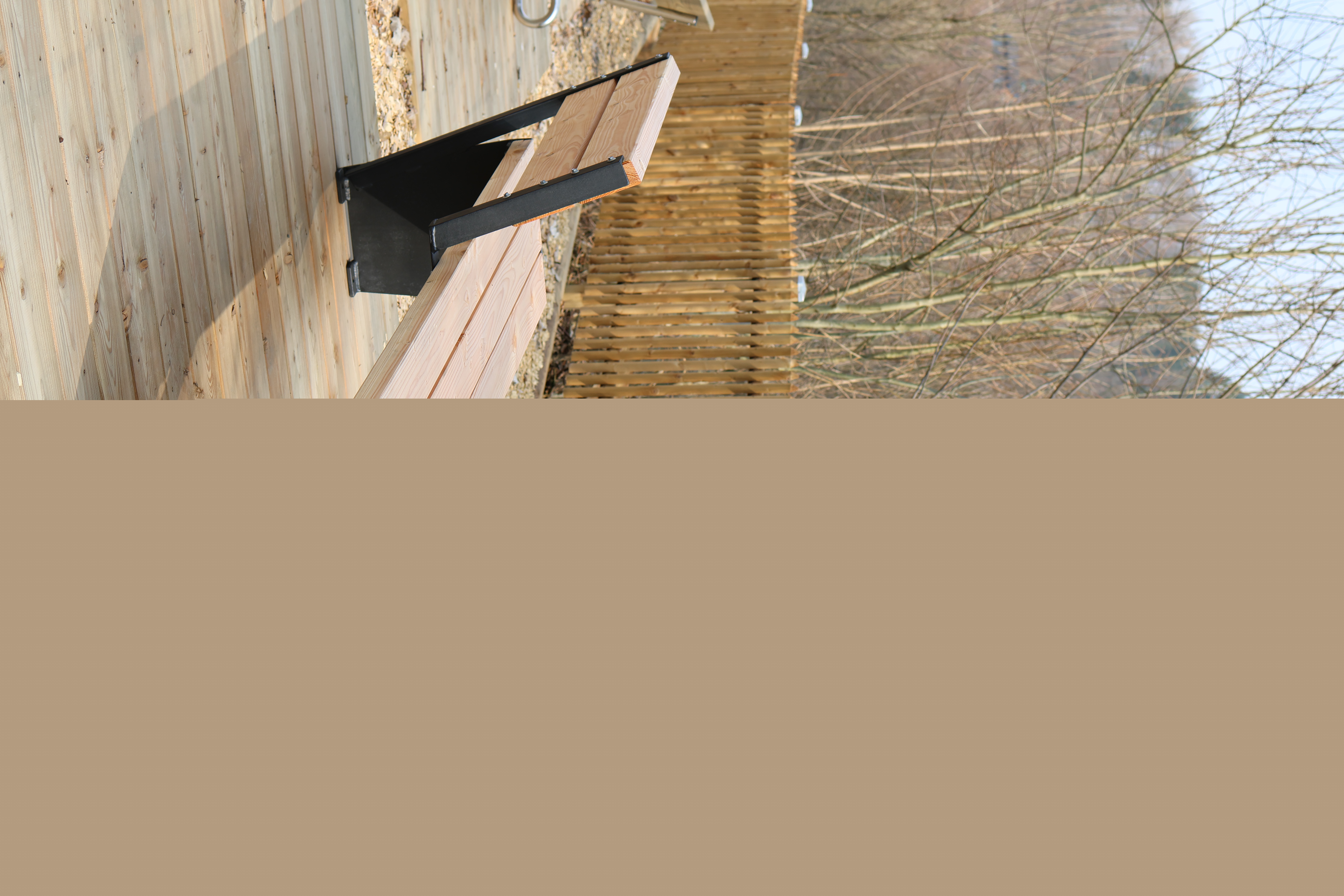 Sitzgruppe EDGE DUO BANK pulverbeschichtet mit wechselseitiger Rückenlehne