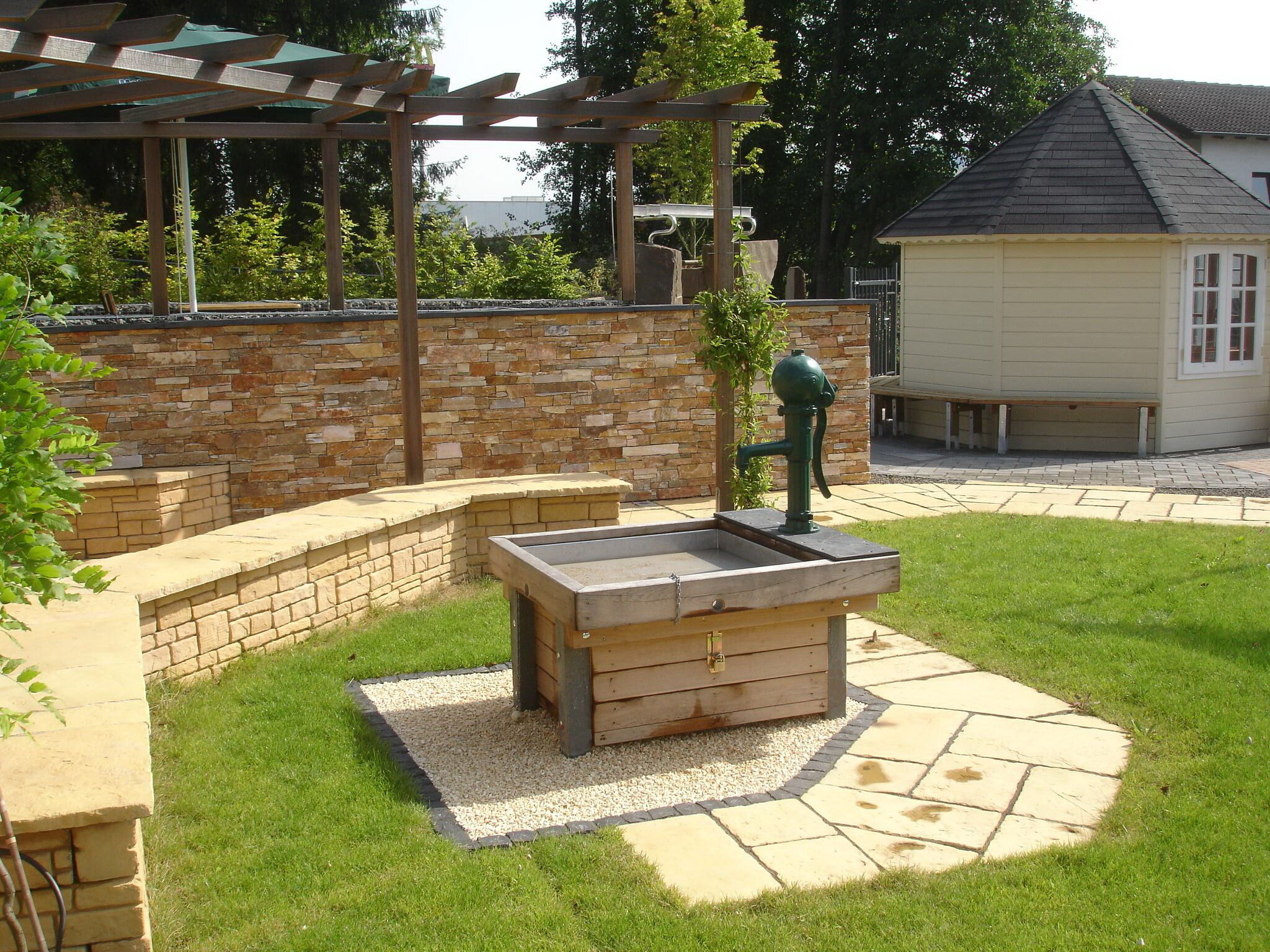 Wasserspielanlage Eitorf Douglasie m. Edelstahlbecken