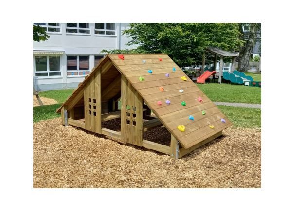 Kletterspielhaus 1 Dachseite mit Climbingriffen