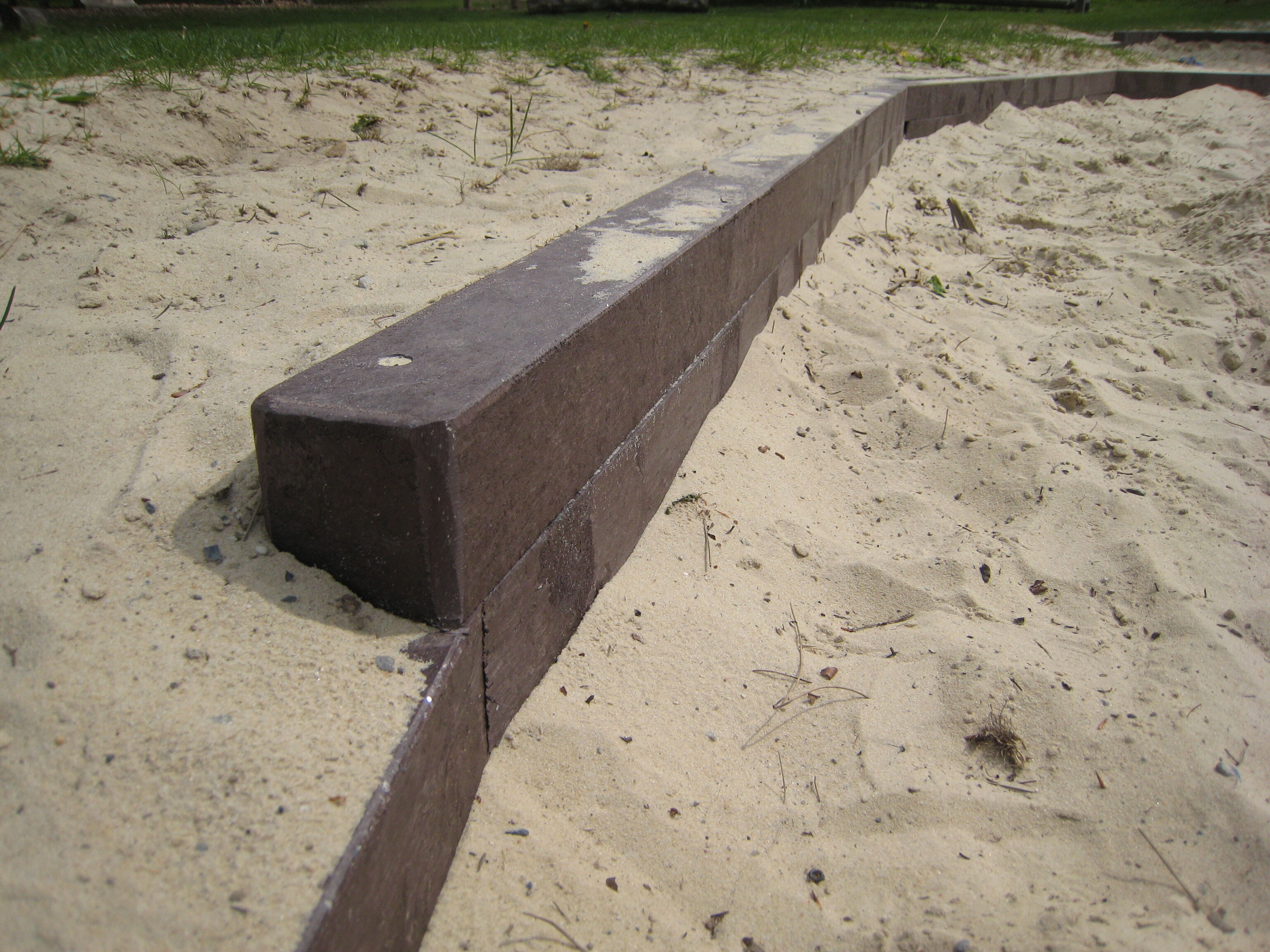 Sandeinfassung aus Recyclingkunststoff 9 x 9 cm